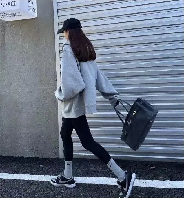 星欧平台官方:不穿秋裤的年轻人,秋冬穿什么?